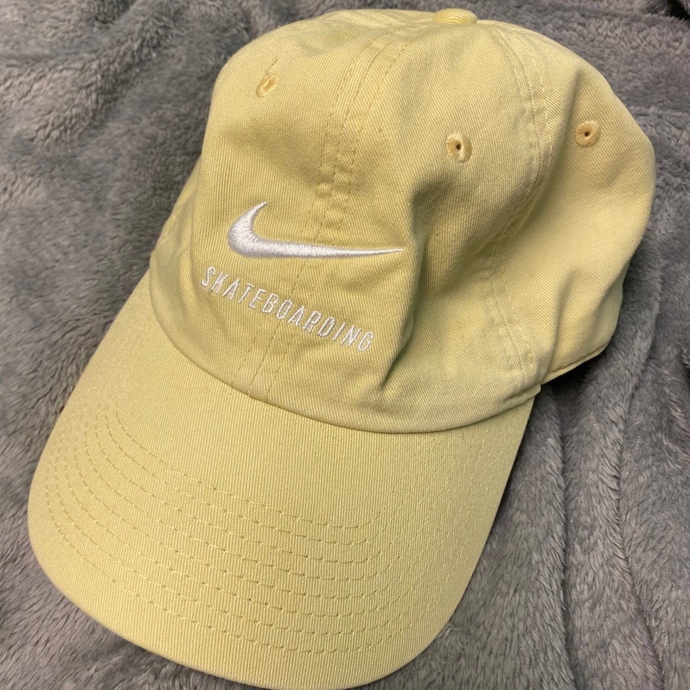 Nike SB Skateboarding Hat Heritage 86 Butter Yellow Adjustable Strapback Cap